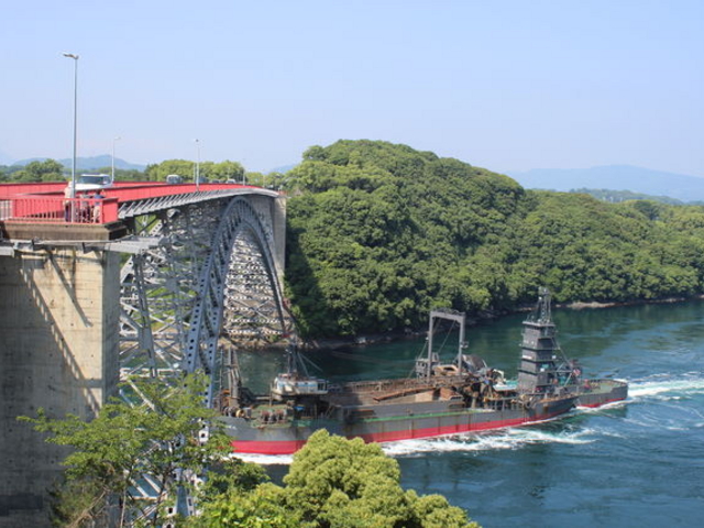 橋のたもとの展望台から見たところ_西海橋