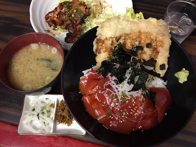 マグロ漬けトロ天丼とマグロのカルビ焼き_くろば亭
