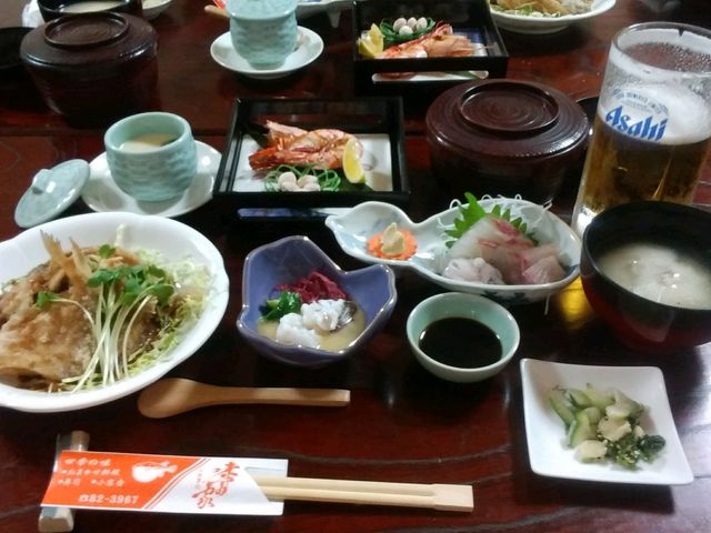 佐敷駅すぐ近くにお店が有ります。地魚料理の数々!刺身、煮物、揚げ物、塩焼…どれもとても美味しいです。_味富家