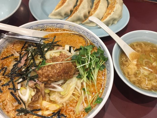 担々麺、ギョーザ_ラーメン 味の男爵 市川本店