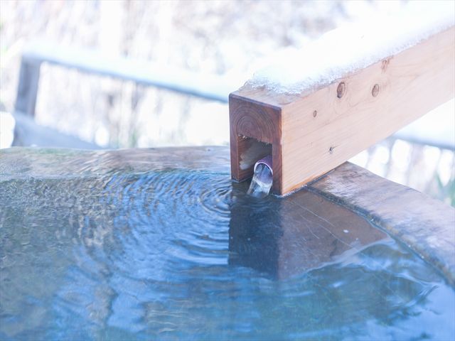 丸太風呂_平家平温泉 御宿こまゆみの里