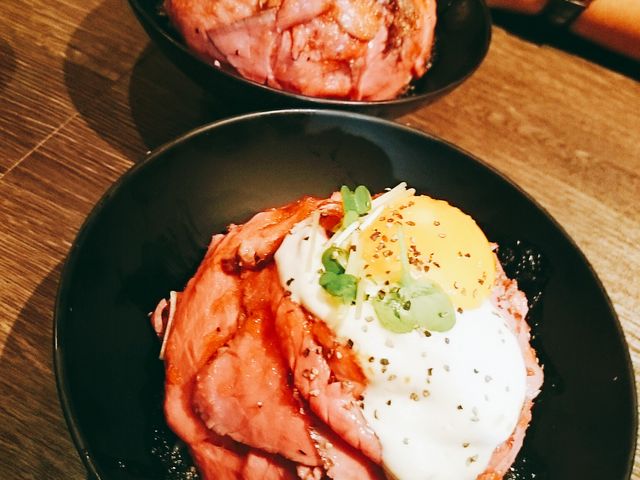 ローストビーフ丼!_THE RED ROCK