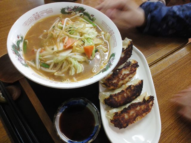 味噌ラーメン、餃子_おおしも食堂