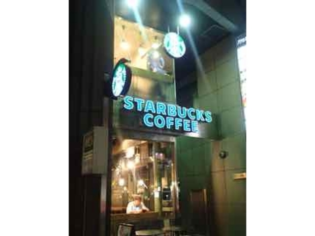 外観_スターバックス・コーヒー アクセス表参道店