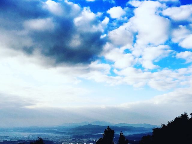 彦嶽宮の上宮から見る景色。
晴れた日は、遠く有明海まで見渡せる。_彦嶽宮