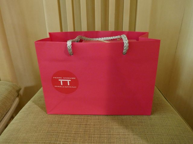 紙袋もお洒落です_Pierre Gagnaire Pains et Gateaux