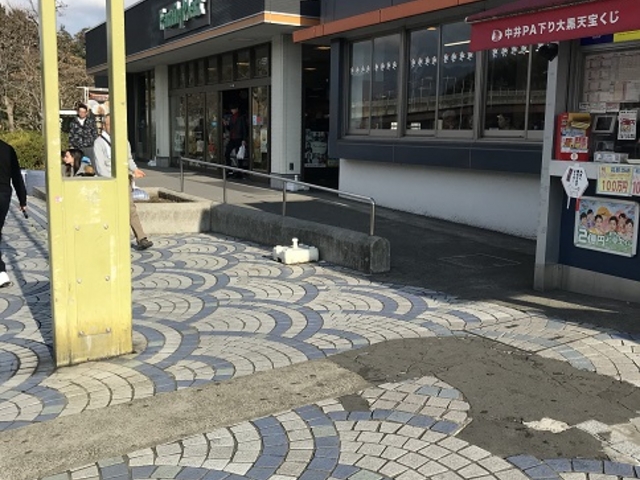 ファミマ_中井パーキングエリア 上り線