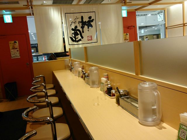店内A席_ラーメンレストラン どうとんぼり神座 関西国際空港店(SOUP WITH NOODLES KAMUKURA)