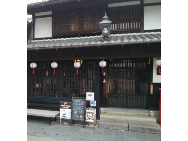 目印ののポストは右端_川原町屋
