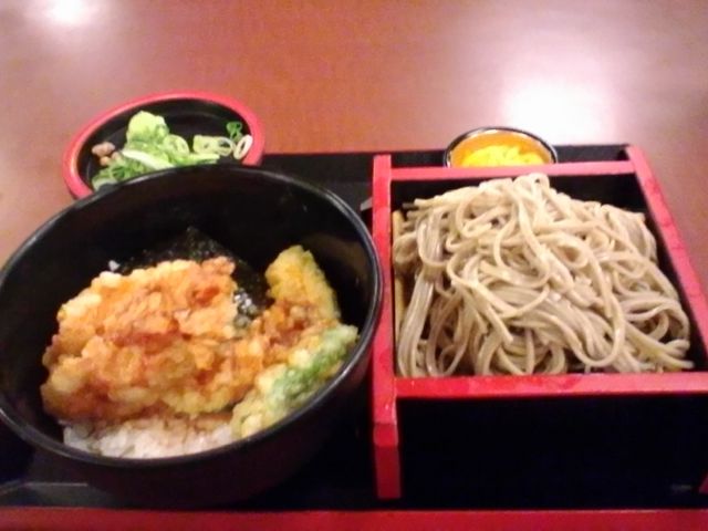 十割そばとミニ天丼セット_箕面湯元水春水春亭