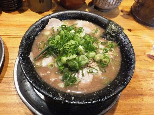 とんこつチャーシューメン(麺大盛:ネギ多め)_無鉄砲・本店