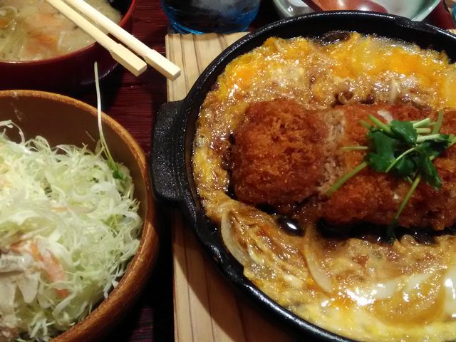 カツは厚みもしっかりあります。_かつ敏 かごはら店