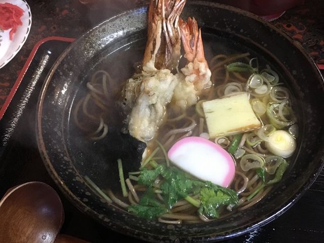 こちらがエビ天そば\(^o^)/とっても美味しいです!_ふじや食堂