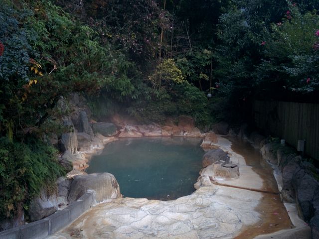 広い露天風呂_妙見・安楽温泉郷