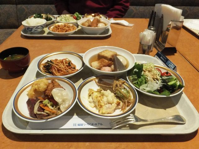 バイキングでした。もっとバリエーションがありました。_バイキングレストラン サラフル
