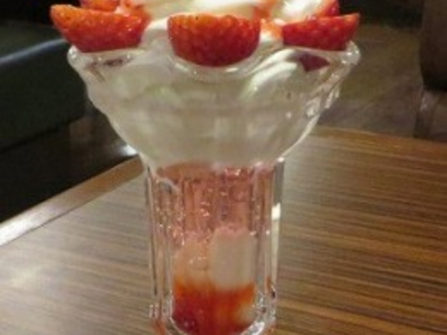 ストロベリーパフェ☆_びっくりドンキー立川砂川店