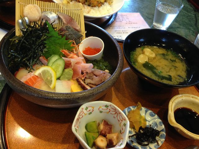 海鮮丼_漁人(ふなと)市場とっとっと