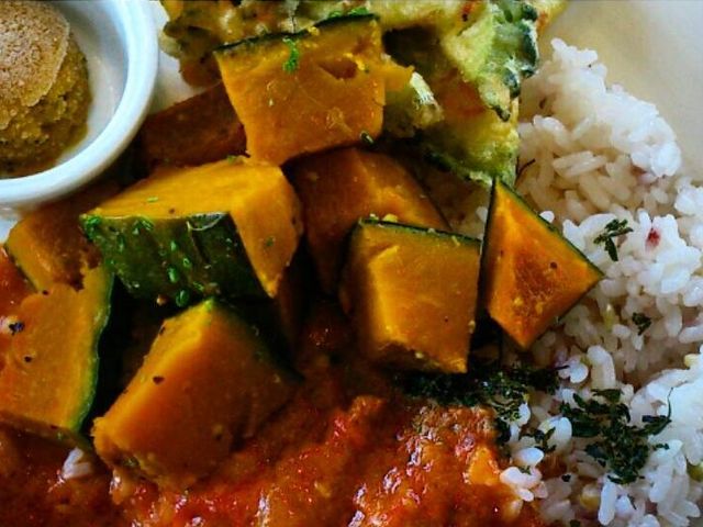 カレーなどもあり、ボリューム重視派にも満足です!_コリドール