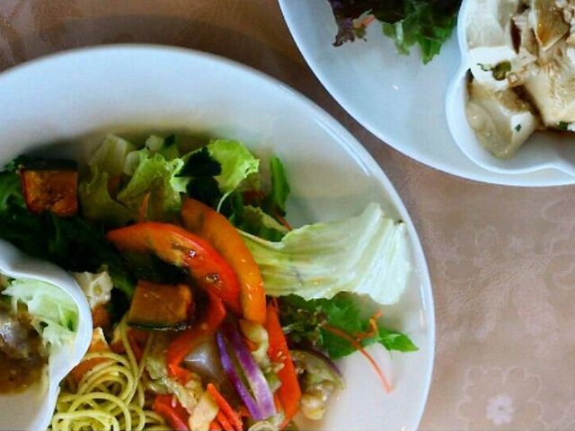 多品目の野菜がもりもりいただけるのは、ビュッフェの醍醐味!_コリドール