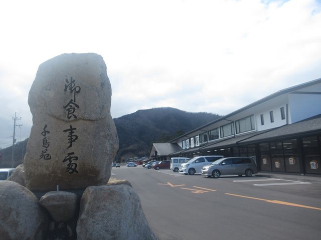 広い駐車場も閑散_千鳥苑五木茶屋