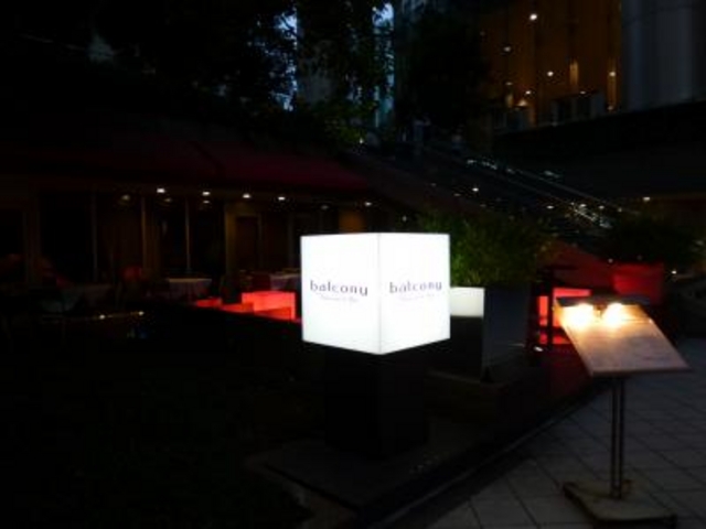外観もムーディーです_BALCONY RESTAURANT&BAR