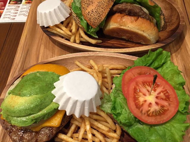 アボカドバーガー_クアアイナ KUA `AINA 三井アウトレットパーク滋賀竜王店