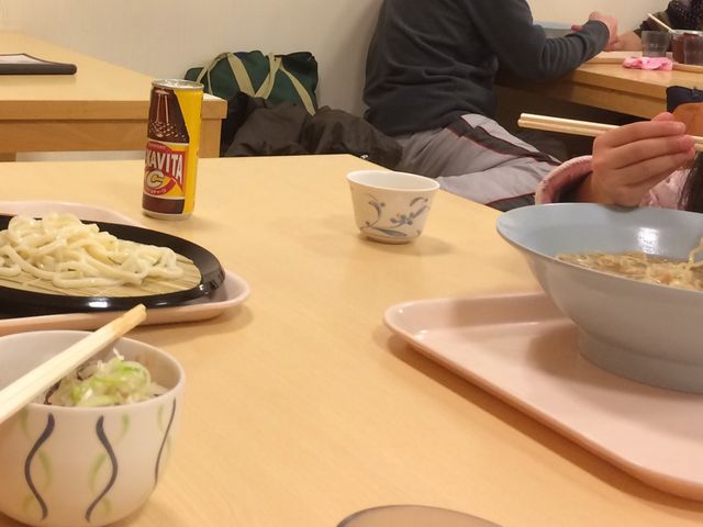 おーゆーランドでうどんとラーメンを食べました。お風呂の後にのんびりでき、最高の時間でした。_おーゆ・ランド