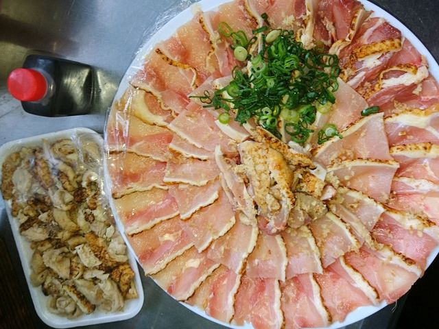 地どりのタタキと 200円のとりかわ_地どりのタタキ泰勝軒