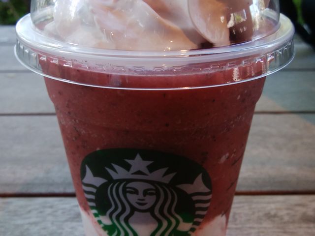 ストロベリーフラペチーノ_スターバックス・コーヒー 京橋駅前店
