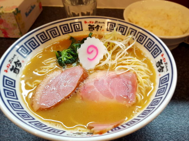 のってるのはチャーシューというより焼き豚に近い_麺や 而今