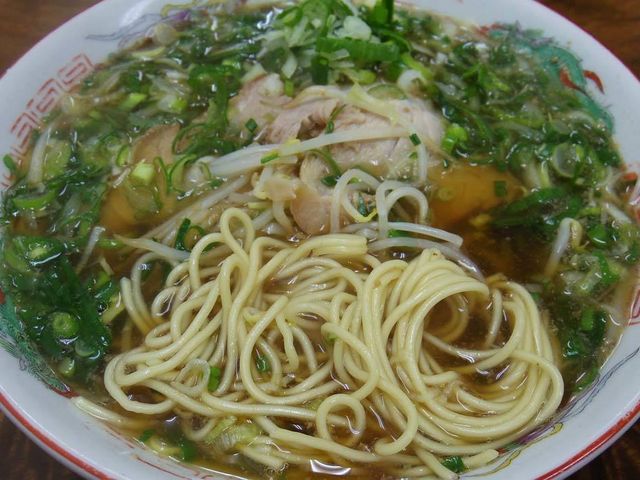 中華そばの麺アップ_めんいち