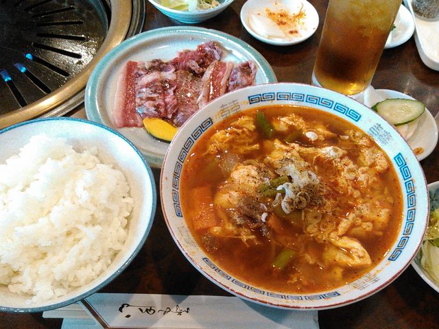 写真のライスは大盛りライス(大盛りは無料だった)_焼肉みやま
