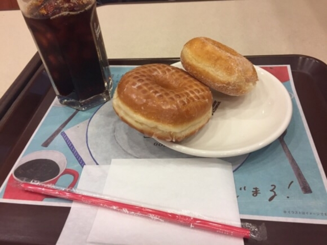 ドーナツとアイスコーヒーです。_ミスタードーナツ花小金井駅南口ショップ