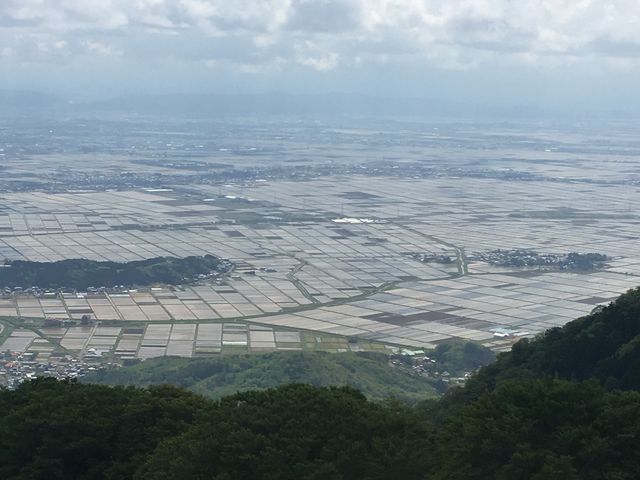 反対の陸側!畑!!_弥彦山スカイライン