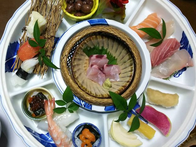 本当に豪華でした。しかもこのお皿回るんですよ〜(о´∀`о)_銀寿司
