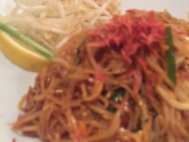 パッタイです。_BANG SAEN AROY JING JING(バンセーン アロイチンチン)御茶ノ水店