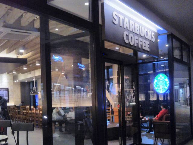 『スターバックス コーヒー 三井アウトレットパーク木更津店(Starbucks Coffee)』。_スターバックス コーヒー 三井アウトレットパーク木更津店(Starbucks Coffee)