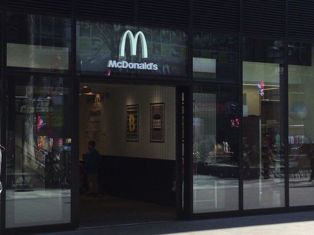 府中駅_マクドナルド府中店