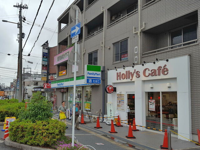 ご覧のように駅近です_ホリーズカフェ豊津駅前店
