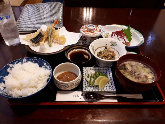 これに焼き魚もつきます。_割烹さわぐち