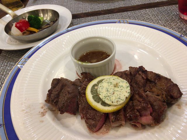 ディナー 3800円 熟成肉ステーキのコース、前菜・サラダ・付け合せ・パン・デザート・コーヒー_レッド&ブラック ステーキハウス Red&Black SteakHouse プレミアホテル門司港