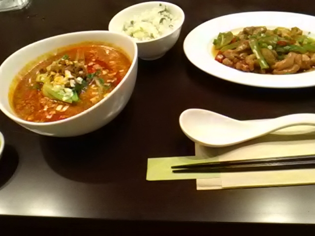 担担麺と豚肉の炒め物、青菜ご飯_飲茶はるのそら