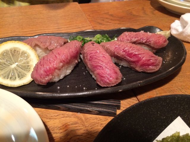 土佐和牛の炙りにぎり_藁焼き鰹たたき 明神丸 本店