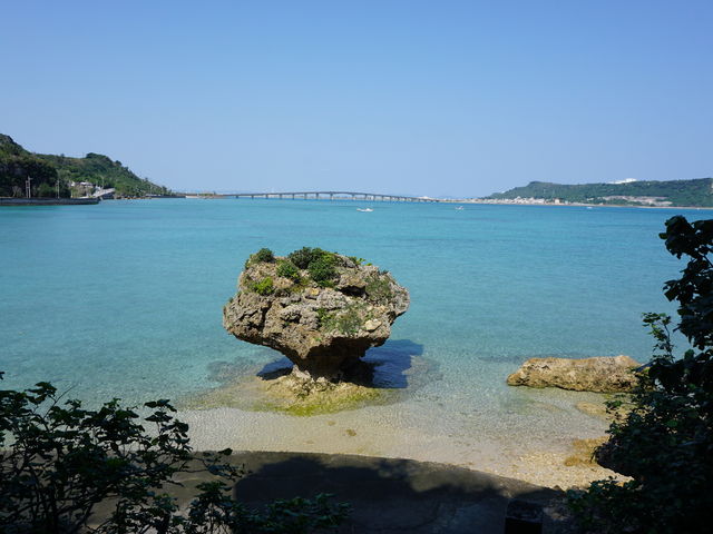 墓の付近の海です_アマミチューの墓