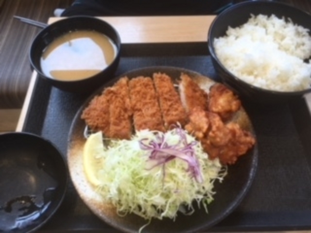ロースカツと唐揚げの定食_松乃家下永谷店