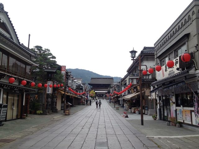 朝8時半頃_信州善光寺仲見世通り