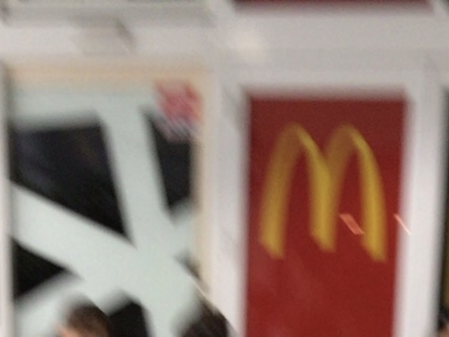 テラス席もあり_マクドナルド小田急新百合ケ丘店