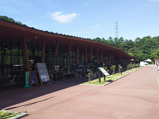 外観です。木造の建物が軽井沢らしくておしゃれです。_軽井沢発地市庭