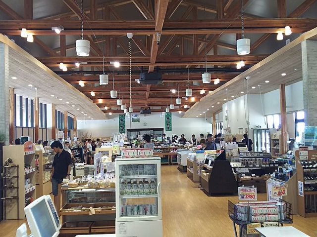店内も広くきれいでした。_軽井沢発地市庭