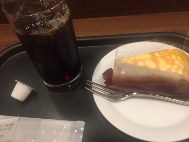 ケーキセットです。_カフェ・ベローチェ 新宿一丁目北店